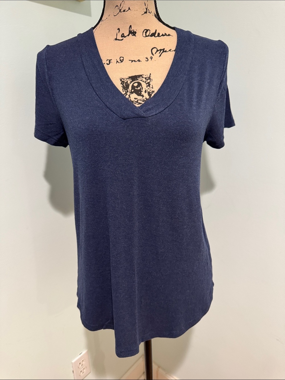 Market & Spruce size small Navy V-Neck Short Sleeve Women's Top
